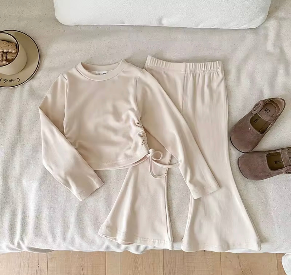 Long sleeved flares set