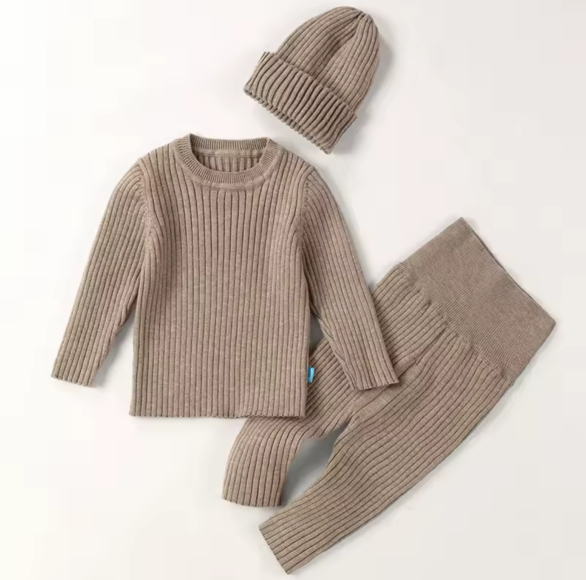 Baby lounge with matching hat