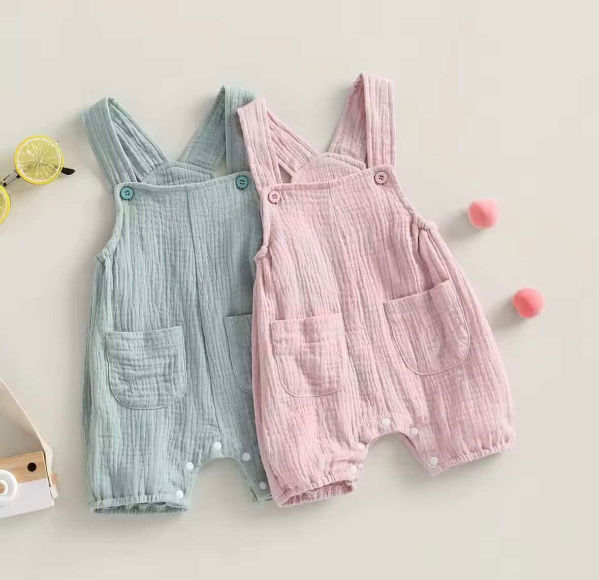 Short dungarees